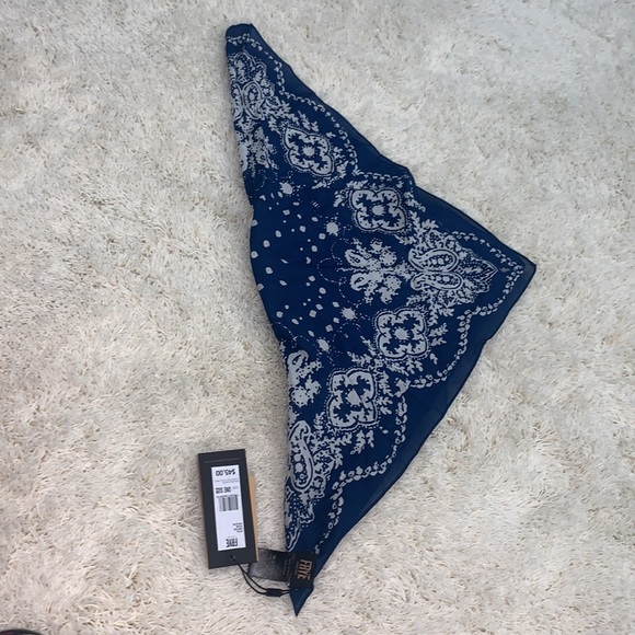 Frye Scarf New with tags attached - Picture 8 of 15